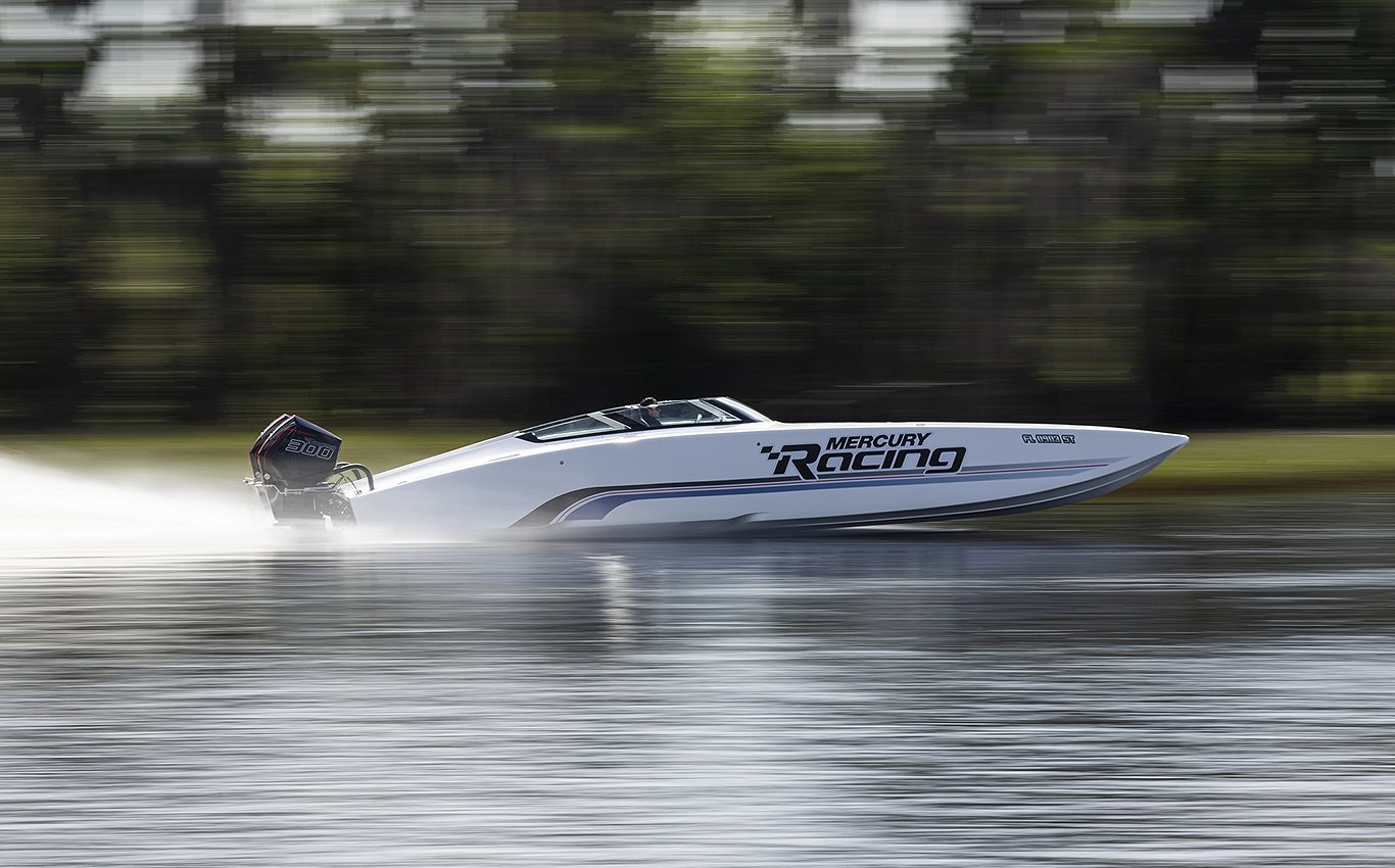 Race boat powered by a professionally tuned propeller from PropWorx boat propeller repair, Fort Lauderdale FL